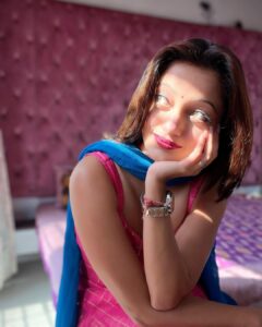 Manasi Naik Instagram - जब कुछ पल के लिए मुस्कुराने से तस्वीर अच्छी आ सकती है तो हमेशा मुस्कुराने से ज़िन्दगी अच्छी क्यों नहीं हो सकती है 💕 Thank you Universe 💫 I will Not Give Up Growing Glowing And Healing ❤️‍🩹 #ManasiNaik #Actor #Performer #Beingme #OnMyOwn #Beauty #OOTD #fashionstyle #MyStyle #Secret #grattitude #Happy #survivor #Growing #Glowing #WorkingHard #WatchMeGrow #ThankYou #SelfRealisation #survivor #Cultured #Morals #Focused #mentalhealthawareness #MentalPeace #NewDreams #NeverGiveUp #newbeginnings 🧿 #CatMomOf12
