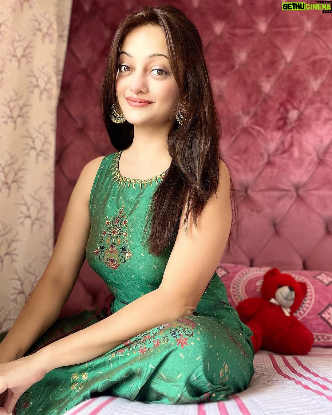 Manasi Naik Instagram - I am attracting better because I have discovered that it all starts with ME I'm going to change myself first so that everything can align for me. I'm not going to blame anyone. I'm going to take responsibility for my life. The better I become, the better I attract…🍀 Thank you Universe 💫 I will Not Give Up Growing Glowing And Healing ❤️🩹 #ManasiNaik #Actor #Performer #Beingme #OnMyOwn #Beauty #OOTD #fashionstyle #MyStyle #Secret #grattitude #Happy #survivor #Growing #Glowing #WorkingHard #WatchMeGrow #ThankYou #SelfRealisation #survivor #Cultured #Morals #Focused #mentalhealthawareness #MentalPeace #NewDreams #NeverGiveUp #newbeginnings 🧿