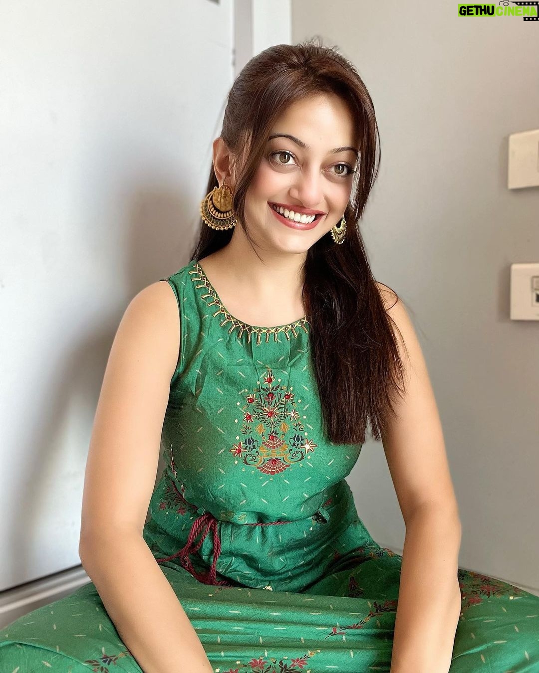 Manasi Naik Instagram - I am attracting better because I have discovered that it all starts with ME I'm going to change myself first so that everything can align for me. I'm not going to blame anyone. I'm going to take responsibility for my life. The better I become, the better I attract…🍀 Thank you Universe 💫 I will Not Give Up Growing Glowing And Healing ❤️🩹 #ManasiNaik #Actor #Performer #Beingme #OnMyOwn #Beauty #OOTD #fashionstyle #MyStyle #Secret #grattitude #Happy #survivor #Growing #Glowing #WorkingHard #WatchMeGrow #ThankYou #SelfRealisation #survivor #Cultured #Morals #Focused #mentalhealthawareness #MentalPeace #NewDreams #NeverGiveUp #newbeginnings 🧿