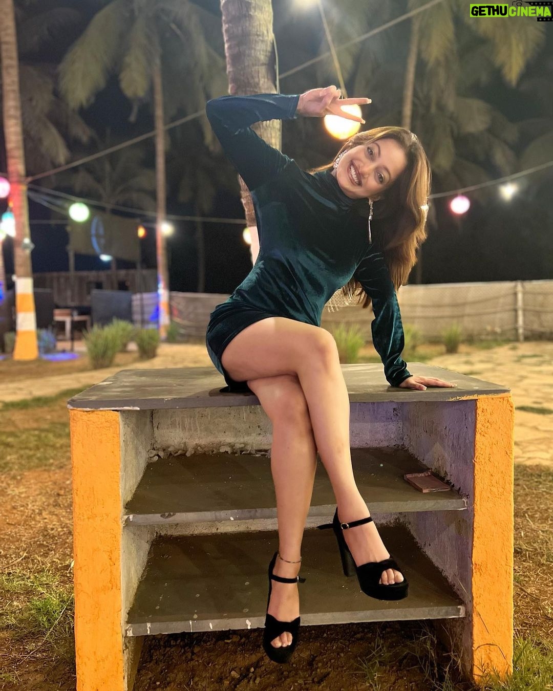 Manasi Naik Instagram - Nothing Stops a Girl When she is Ready To be SUCCESSFUL 👄🎟️🎭 Thank you Universe 💫 I will Not Give Up Growing Glowing And Healing #ManasiNaik #Actor #Performer #Beingme #OnMyOwn #Beauty #OOTD #fashionstyle #MyStyle #Secret #grattitude #Happy #survivor #Growing #Glowing #WorkingHard #WatchMeGrow #ThankYou #SelfRealisation #survivor #Cultured #Morals #Focused #MentalPeace #NewDreams #NeverGiveUp #newbeginnings 🧿 #extraspecial