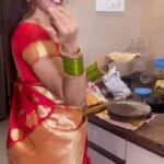 Manasi Naik Instagram - मुलांनो नेहमी हसी तो फसी असं नसतं कधी कधी मुली तुमच्या kade बघून पण हसतात ❤️🤣 🙈🫶🏻🎀 #jokeoftheday When you love Cooking 🧑‍🍳❤️ Thank you Universe 💫 I will Not Give Up Growing Glowing And Healing ❤️‍🩹 #ManasiNaik #Actor #Performer #Beingme #OnMyOwn #Beauty #OOTD #fashionstyle #MyStyle #Secret #grattitude #Happy #survivor #Growing #Glowing #WorkingHard #WatchMeGrow #ThankYou #SelfRealisation #survivor #Cultured #Morals #Focused #mentalhealthawareness #MentalPeace #NewDreams #NeverGiveUp #newbeginnings 🧿 #CatMomOf12