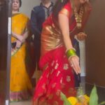Manasi Naik Instagram - प्रत्येकाचं स्वप्न असतं आपलं स्वतःचं एक तरी घर असावं जेथे आपल्या लोकांनी आनंदाने हसावं दमलेल्या जीवासाठी ते विसाव्याचं स्थान असावं या रखरखीच्या जगण्यात वावरतांना उमेद देणार डोळ्यासमोर तुम्हाला तुमचं घर दिसावं Majhi ऊर्जा स्थान बनले Majhe नवीन घर मांगल्याचे दुसरे रूप असते एक घर संस्कारांची शिदोरी असते एक घर MAJHE GHAR 🏡🐱🔐❤️👱🏻‍♀️ अक्षय राहो मानवता क्षय हो ईर्ष्येचा जिंकू दे प्रेमाला आणि हरू दे पराभवाला सर्वांना अक्षय तृतीयेच्या शुभेच्छा 🍀🙏🏻 Family 🌸