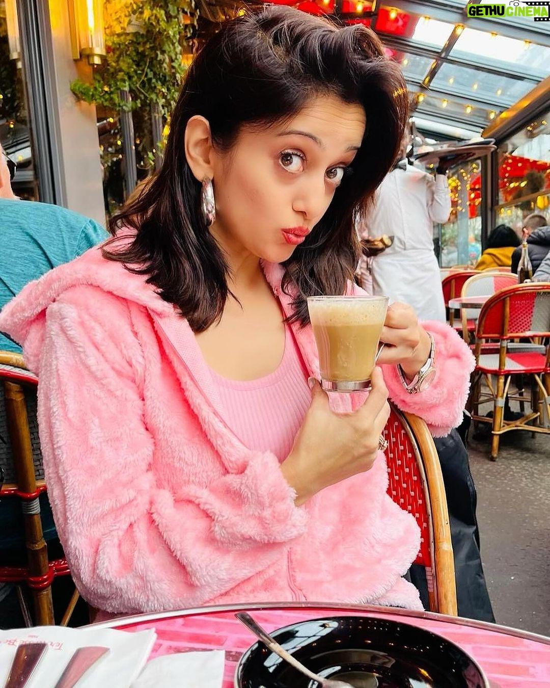 Manasi Naik Instagram - 💗 Wears Pink , smells like vanilla sugar cookies and has a Big heart 💓 Paris, France