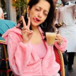 Manasi Naik Instagram - 💗 Wears Pink , smells like vanilla sugar cookies and has a Big heart 💓 Paris, France