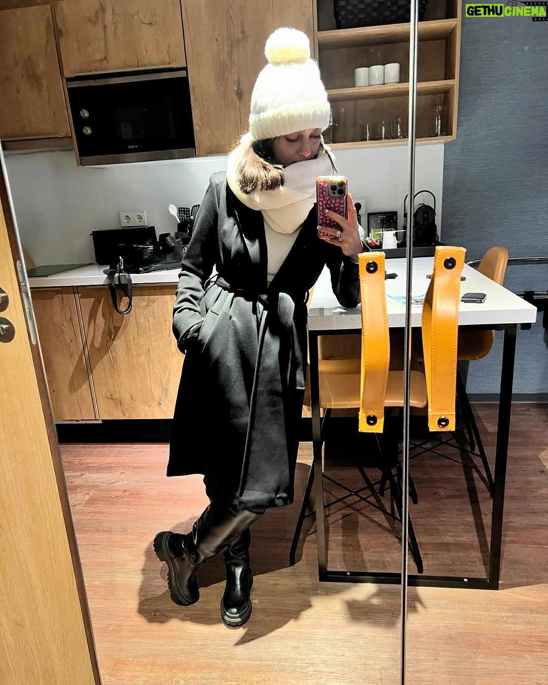 Manasi Naik Instagram - When you want it the most There’s no easy way out When you’re ready to go And your heart’s left in doubt Don’t give up on your faith Love comes to those who believe it And that’s the way it is…❤️✨🫶🏻🙈🔭🇩🇪🎀 Amsterdam, Netherlands