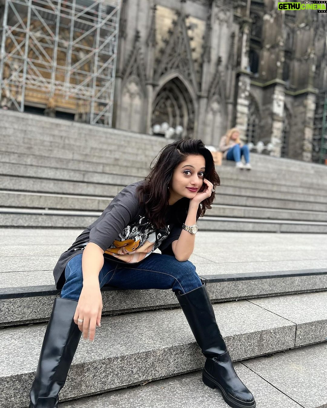Manasi Naik Instagram - Kölner Dom: Majestic Beauty - Majestätische Schönheit ✨❤️🎀♾️👸🏻 Köln, Germany