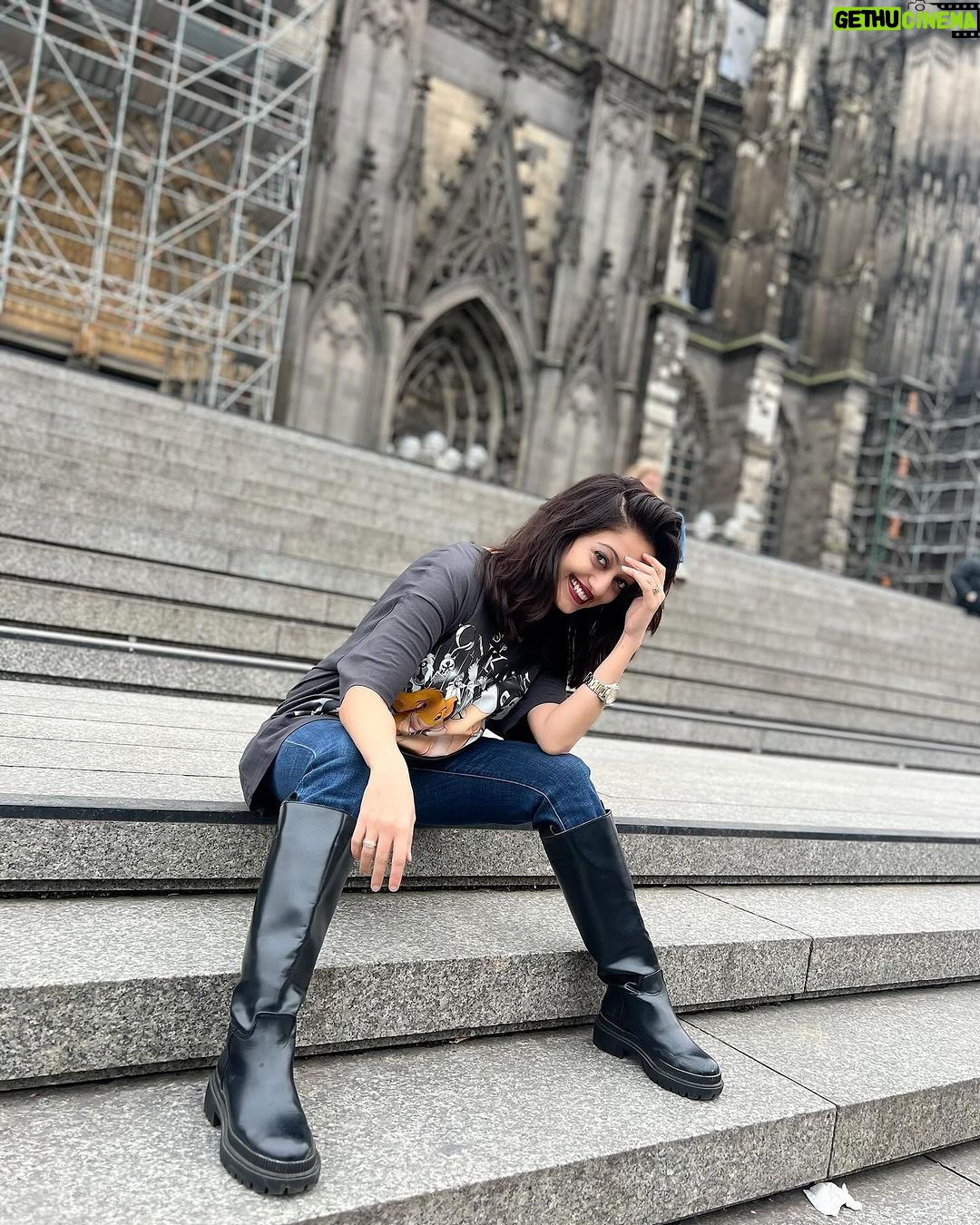 Manasi Naik Instagram - Kölner Dom: Majestic Beauty - Majestätische Schönheit ✨❤️🎀♾️👸🏻 Köln, Germany