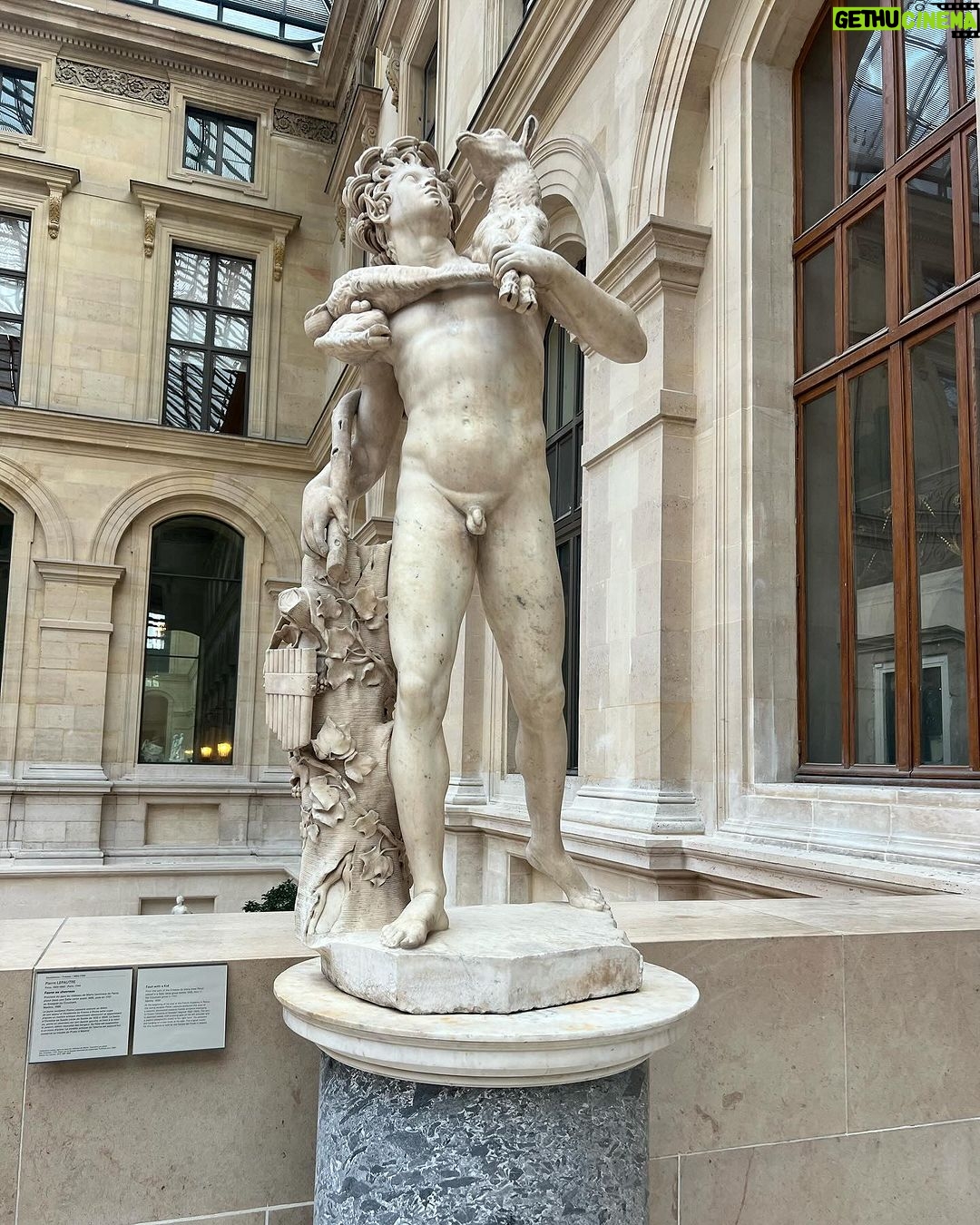 Manasi Naik Instagram - Life is not shrinking for me 🌟 it’s morphing into a whole new world of possibilities…❤️👸🏻✨ Louvre Museum Paris