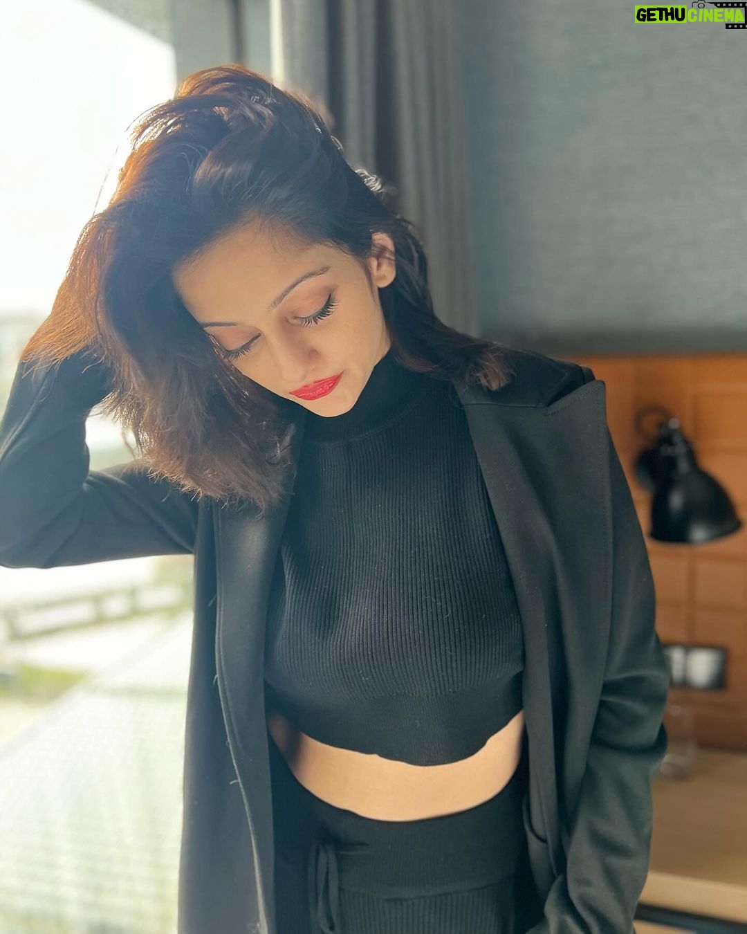 Manasi Naik Instagram - Girllllllllllls, you’ve gotta know when it’s time to turn the page…🎀 Amsterdam, Netherlands
