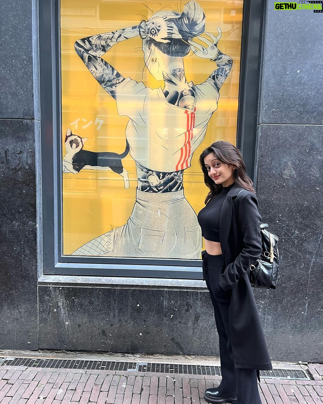 Manasi Naik Instagram - Girllllllllllls, you’ve gotta know when it’s time to turn the page…🎀 Amsterdam, Netherlands