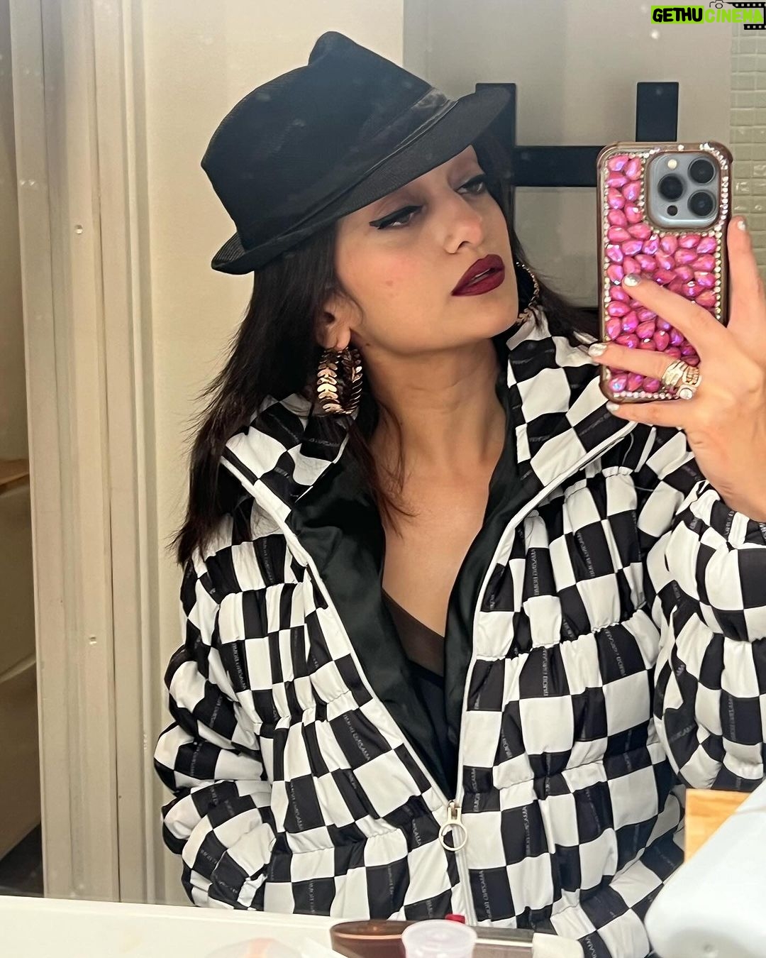 Manasi Naik Instagram - “People say money is not the key to happiness, but I have always figured if you have enough money, you can have a key made.” —Joan Rivers ❤️🙈 Paris,France