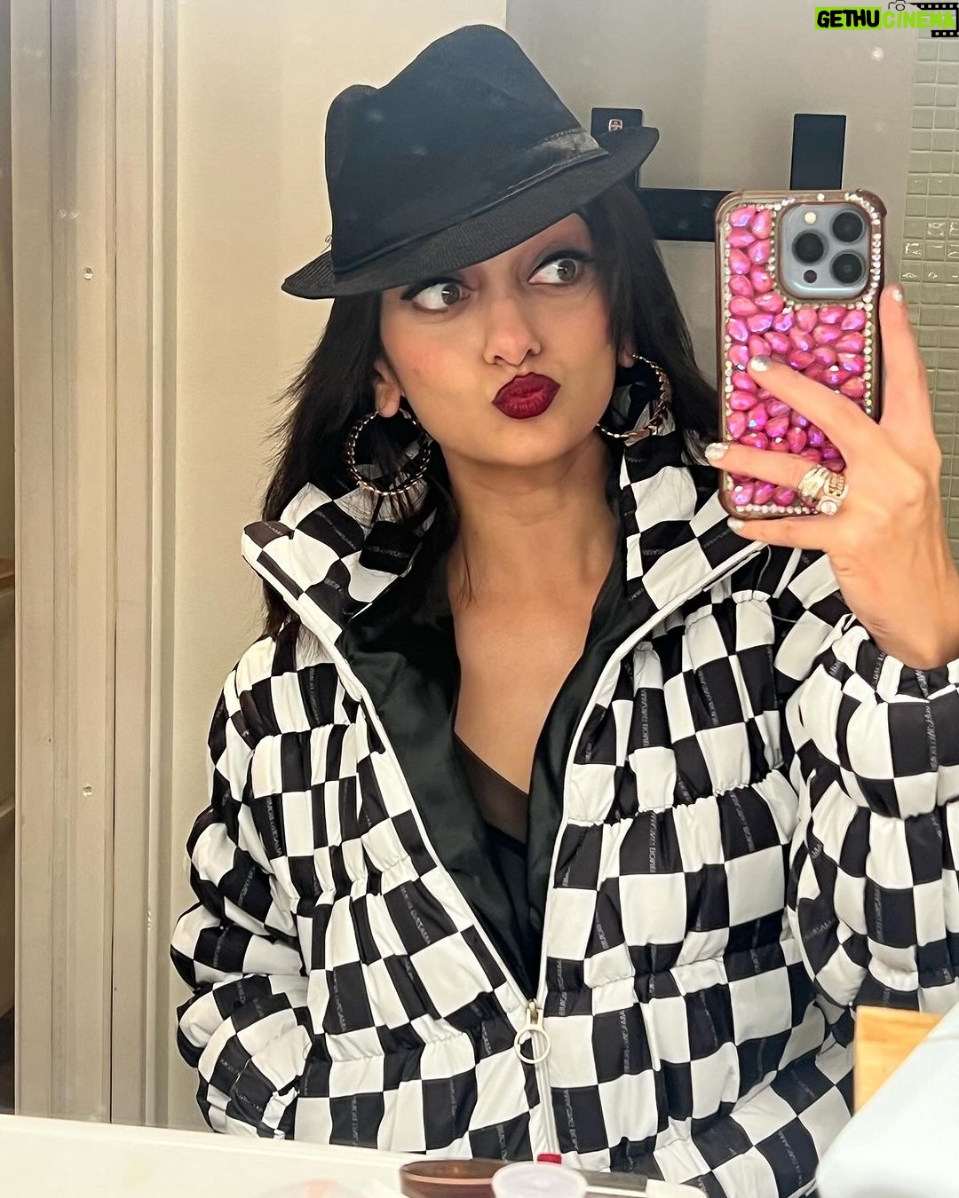 Manasi Naik Instagram - “People say money is not the key to happiness, but I have always figured if you have enough money, you can have a key made.” —Joan Rivers ❤️🙈 Paris,France