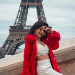 Manasi Naik Instagram – Champagne Wishes, Paris Dreams. ♥️🧁🥂 #birthdayinparis Tour de Eiffel