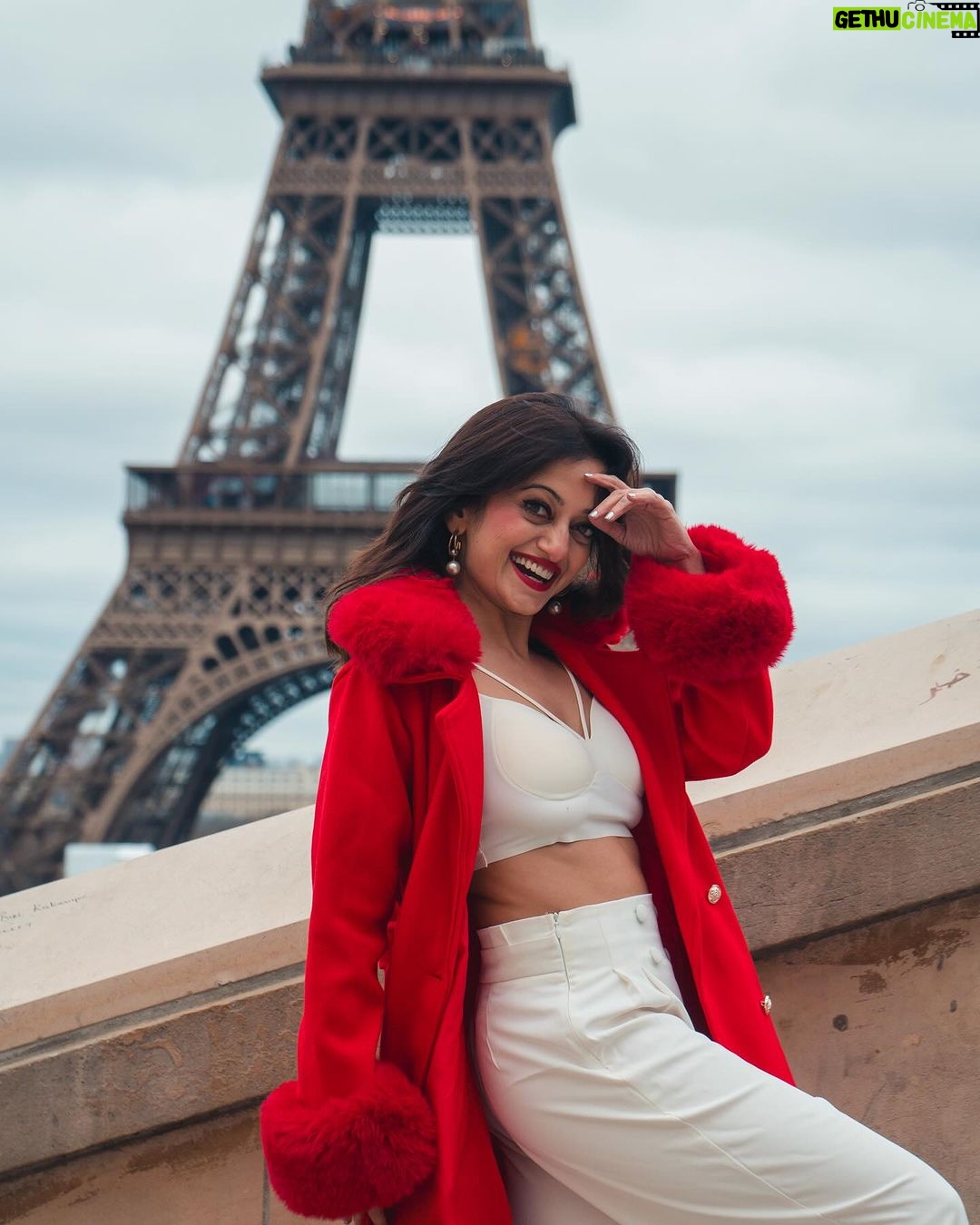 Manasi Naik Instagram - Champagne Wishes, Paris Dreams. ♥️🧁🥂 #birthdayinparis Tour de Eiffel