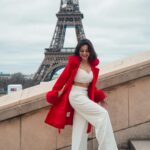 Manasi Naik Instagram - Champagne Wishes, Paris Dreams. ♥️🧁🥂 #birthdayinparis Tour de Eiffel