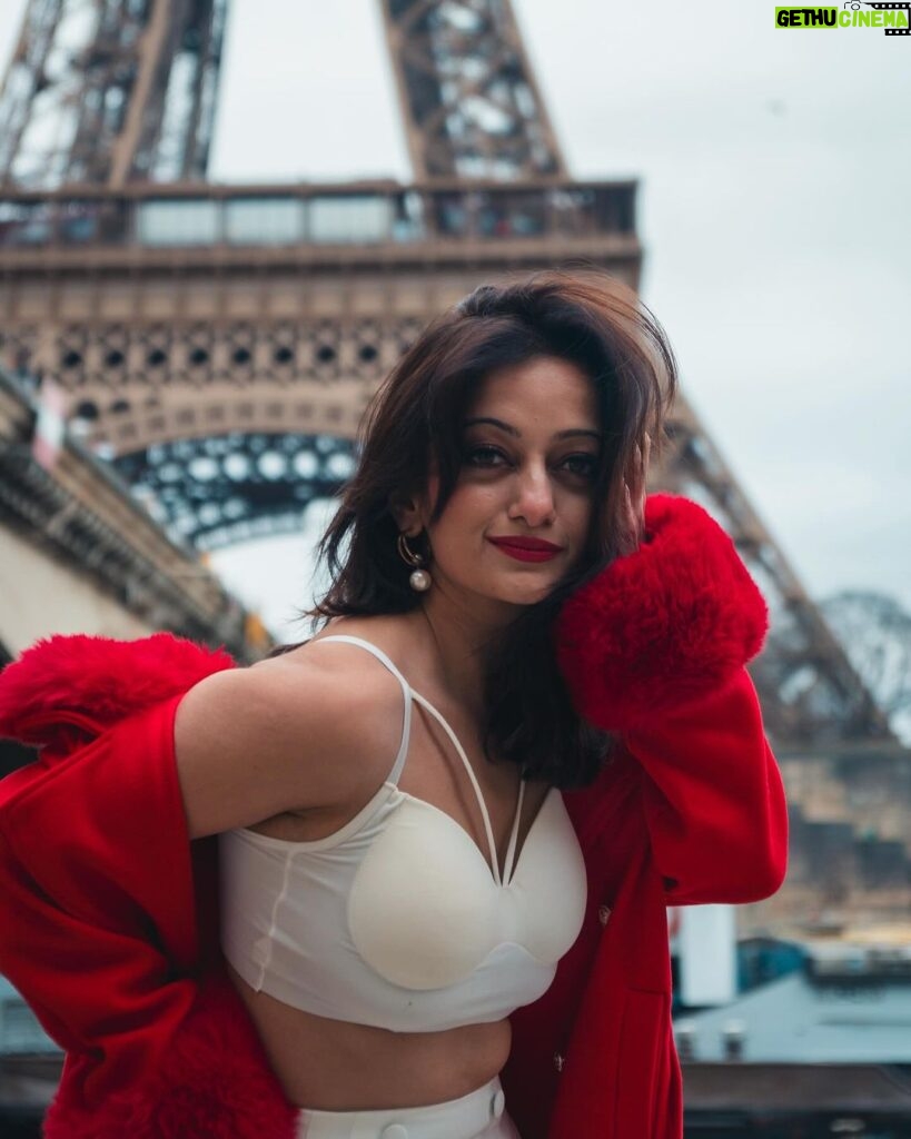 Manasi Naik Instagram - Champagne Wishes, Paris Dreams. ♥️🧁🥂 #birthdayinparis Tour de Eiffel