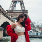 Manasi Naik Instagram - Champagne Wishes, Paris Dreams. ♥️🧁🥂 #birthdayinparis Tour de Eiffel