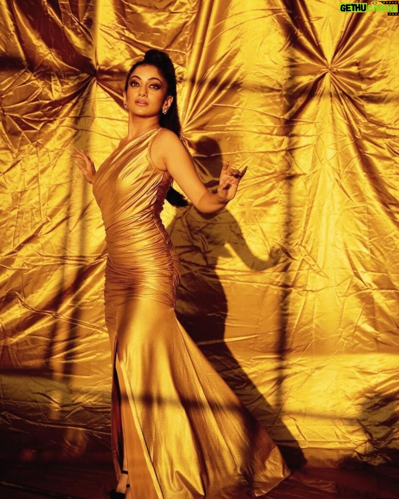 Manasi Naik Instagram - Glistening in gold, my role unfolds. ✨ . . . . . #ManasiInGold #ManasiNaik #BollywoodElegance #GoldenGlowManasi #ActorsCraft #ManasiMagic #GlamourChronicles #ManasiInCinema #GoldenRoles #StarlitMoments #BollywoodGlitter #ManasiOnScreen #TimelessElegance #GoldenAuraActress #CinematicGrace #ManasiInFrames
