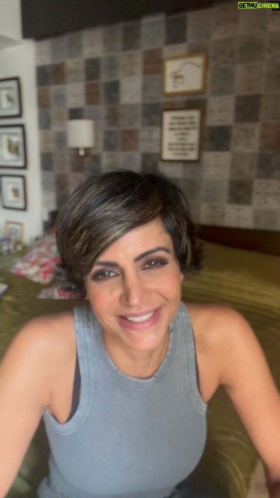 Mandira Bedi Instagram - Happy New Year ❤️😊 #SocialMedia shows you the “Best of”, not the “Rest of”. So know that it’s ok to not be ok. Know that life doesn’t always go as we would like it to. Sit with and go through what you are feeling.. and when you are able to, let go of all that doesn’t serve you. And above all, most importantly: love yourself. ❤️ #tellingitlikeitis #thestruggleisreal #onwardsandupwards