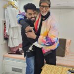 Maniesh Paul Instagram - My love and affection for him is universally known, he is one of the main reasons I am where I am today. For years now a ritual that I have been following is that my Diwali festivities always start with the love and blessings of the one and only one @amitabhbachchan sir Every moment spent with him is always memorable. My Diwali begins .. Happy Diwali #mp #fanboy #sir #bachchan #diwali #gratitude #blessings Much Love to you Sir!