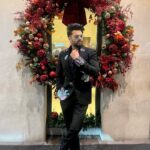 Maniesh Paul Instagram - And I can feel it….my favourite time of the year is here…. #mp #christmas #mood #holidays #feel #life #gratitude