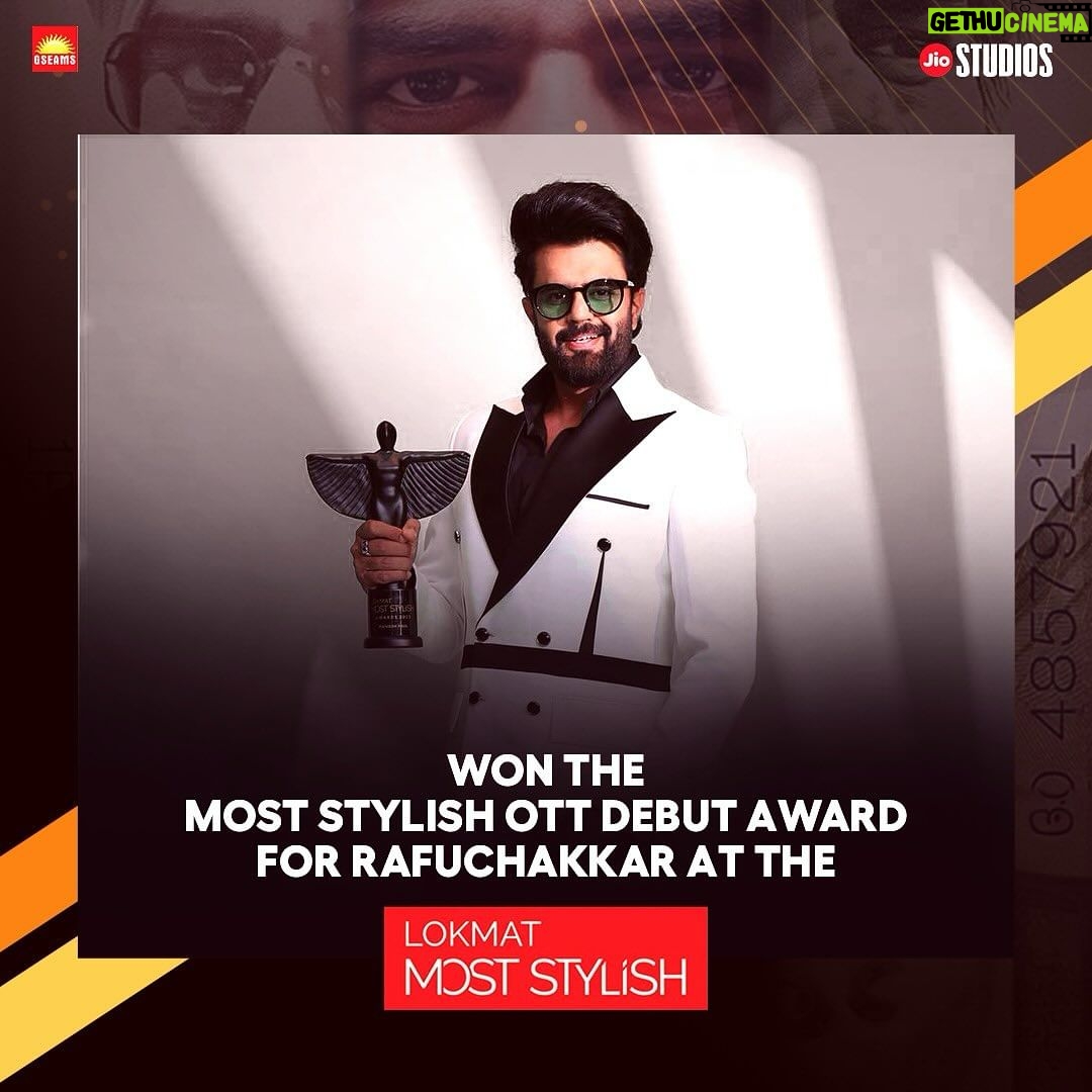 Maniesh Paul Instagram - Dazzling the screen and winning hearts, Maniesh Paul’s acting in Rafuchakkar is nothing short of extraordinary! From moments of laughter to tears, he effortlessly weaves emotions into his character, making every scene a mesmerizing spectacle. His acting prowess has not only left us in awe but has earned Rafuchakkar three well-deserved awards. Let’s applaud this extraordinary talent who has not only impressed the audience with his style statement but also put up a brilliant performance as a debutant. @manieshpaul @priyabapat @akshapardasany @gseamsak @shirin_sewani @officialsushantsingh @vikramkochhar @aakashdahiya002 @iambrij0808 @chahatvig @bhawsheel @lekhaprajapati @actortrupti @kuldeepsareen @pravinadeshpande @arjunsbaran @kartiknishandar @ritams18 @tejkarran @miiteshjethvva @himanichauhan @uditsangghvi @nitinzanwar @amitrajmusic @kshitijpatwardhan @paragnm #GSEAMS #ArjunSingghBaran #KartkDNishandar #ManieshPaul #rafuchakkar #jiocinema #webseries #awardwinningacting #standingovation #virtuoso #brillianceunleashed #showbizmagic #unforgettableperformance #tvshowtriumph #charactermastery #nuancedexpressions #screenmagic #applauseworthy #onpointacting #entertainmentjourney #celebratingsuccess #tvshowglory