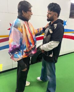 Maniesh Paul Instagram - My love and affection for him is universally known, he is one of the main reasons I am where I am today. For years now a ritual that I have been following is that my Diwali festivities always start with the love and blessings of the one and only one @amitabhbachchan sir Every moment spent with him is always memorable. My Diwali begins .. Happy Diwali #mp #fanboy #sir #bachchan #diwali #gratitude #blessings Much Love to you Sir!
