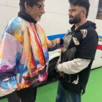 Maniesh Paul Instagram - My love and affection for him is universally known, he is one of the main reasons I am where I am today. For years now a ritual that I have been following is that my Diwali festivities always start with the love and blessings of the one and only one @amitabhbachchan sir Every moment spent with him is always memorable. My Diwali begins .. Happy Diwali #mp #fanboy #sir #bachchan #diwali #gratitude #blessings Much Love to you Sir!