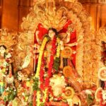 Maniesh Paul Instagram - Durga Puja is very special to me because Sanyukta , my wife, is a Bengali. We never miss visiting the pandals; but this year, I am in Glasgow shooting for my next film 🎥, far away from my home, my family and I was missing the Puja… To my surprise & delight, I received an invitation to attend a Durga Puja celebration in Glasgow which I immediately accepted! The experience left me truly captivated as I witnessed how Indians have beautifully preserved and shared their culture and tradition in various parts of the world, filling me with immense pride. Thank you soooo much @glasgowindians for making this possible! Jai Mata Di 🔱❤️ #mp #pooja #blessing #life #maa #gratitude
