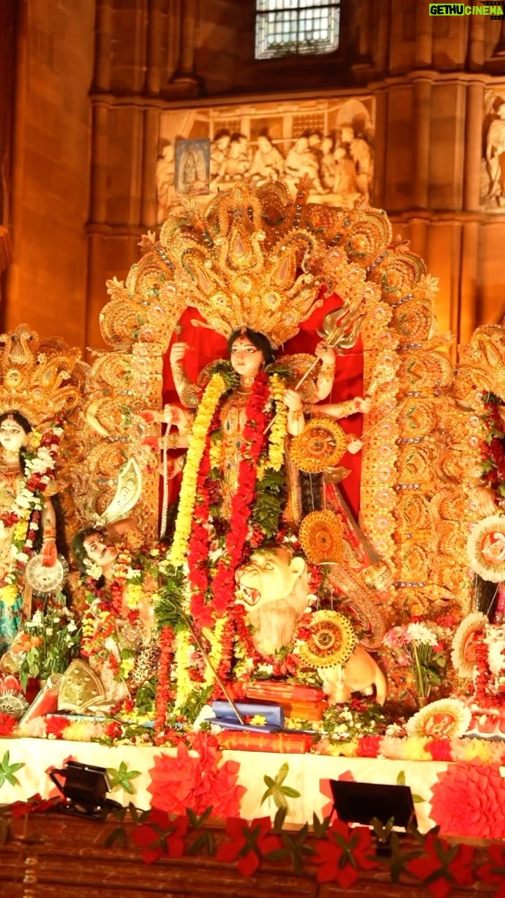 Maniesh Paul Instagram - Durga Puja is very special to me because Sanyukta , my wife, is a Bengali. We never miss visiting the pandals; but this year, I am in Glasgow shooting for my next film 🎥, far away from my home, my family and I was missing the Puja… To my surprise & delight, I received an invitation to attend a Durga Puja celebration in Glasgow which I immediately accepted! The experience left me truly captivated as I witnessed how Indians have beautifully preserved and shared their culture and tradition in various parts of the world, filling me with immense pride. Thank you soooo much @glasgowindians for making this possible! Jai Mata Di 🔱❤️ #mp #pooja #blessing #life #maa #gratitude