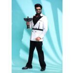 Maniesh Paul Instagram - Won the MOST STYLISH OTT DEBUT AWARD FOR #RAFUCHAKKAR at the #lokmatmoststylishawards…Thank you @lokmat for the honour…thank you @rishidarda for a wonderful night… Wearing @bharat_reshma Pic @shrutitejwaniphotography #mp #awards #gratitude #blessed #hardwork