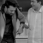 Maniesh Paul Instagram - Behind the scenes with @manieshpaul : Who said perfection was the goal? Embrace the bloopers! 😂 #BaateinSwaadAnusaar #SwaadAnusaar #SanjeevKapoor #SanjeevKapoorKhazana #BSAwithSK #BSAwithSanjeevKapoor #LiveNow #Episode6 #NewShow #manieshpaul #manishpaul