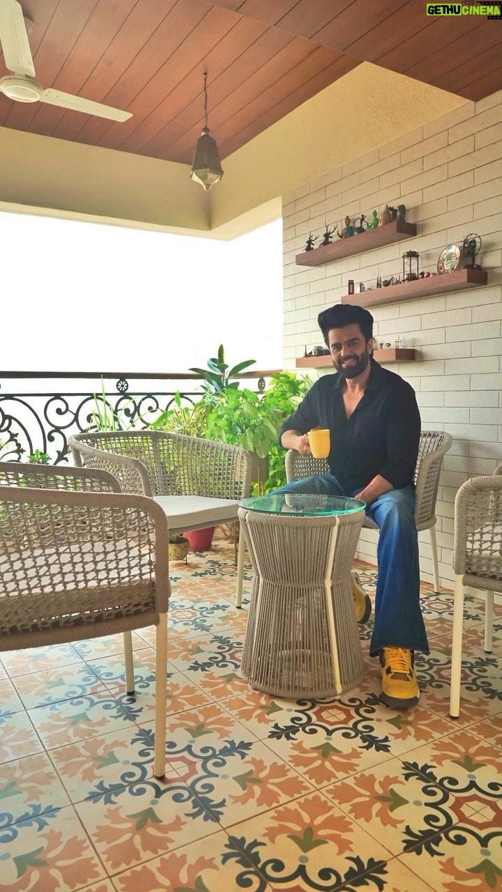 Maniesh Paul Instagram - ๐ Thrilled to be collaborating with @loomcraftsluxuryfurniture Indiaโs leading furniture manufacturer, renowned for its aesthetic designs and international quality! โจ๐ช Bringing that elegant European feel right here to India. ๐ฎ๐ณ๐ฐ The exquisite furniture pieces from Loom Crafts have truly enhanced the look of my space! ๐ Whatโs even more amazing is their commitment to empowering countless uneducated and underprivileged women by offering job opportunities. ๐ฉโ๐ฆณ๐ช All their furniture pieces are handwoven with love and 100 percent manufactured in India. ๐ค๐ฎ๐ณ Letโs celebrate this beautiful blend of style, quality, and social impact! ๐ #LoomCrafts #OutdoorFurniture #InternationalQuality #AestheticDesigns #EuropeanFeel #MadeInIndia #EmpoweringWomen #Handwoven #SocialImpact #ManishPaul #Collaboration