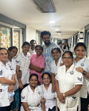 Maniesh Paul Instagram - I had always read and heard that doctors were the hands of god, but this time around, I witnessed it…
my mother had to urgently undergo a heart surgery. 
As a layman, I was confused and stressed, but thanks to Dr.Gautam @drgautambhansali1 at the Bombay Hospital @bombay_hospital who came to my rescue and set it all up for me in no time.
In a day, all was arranged.
Mom underwent the surgery (I’ll spare you the details😁) and she is home in 3 days…
It’s nothing short of a miracle! 
My gratitude to the team of doctors…Dr. Rao @dr_ravindersinghrao_tavr  and Dr. Kalmath for making sure the surgery went well, to the entire staff at the Bombay hospital for being soooo amazing and warm to us, especially to mummy.
Above all, thank you again, Dr. Gautam for making sure everything went off well and smoothly and I took back a happier & healthier mother!