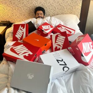 Maniesh Paul Instagram - That’s a happy me😜😜
And That’s just a SNEAK PEEK!!!
ANNNDDDD  dnt you dare step on my shoes!!!
#mp #shoes #sneakerhead  #pumps #sports #love