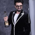 Maniesh Paul Instagram - Thank you @iconicgoldaward for the honour! Best actor Debut OTT for RAFUCHAKKAR! Thank you @gseamsak @arjunsbaran @kartiknishandar for the opportunity 🤗 Thanks to my director @ritams18 for making sure I was the character!!! Thank you @officialjiostudios and @tejkarran for showing the confidence in me! #mp #awards #ott #actorslife