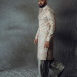 Maniesh Paul Instagram - Jatt kadd deinda vatt!! #mp #mood #mode #vatt Wearing @bharat_reshma Shoes @faccefeliciofficial Shot @montypanesarphotography