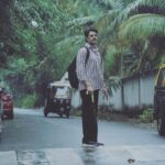 Maniesh Paul Instagram - Pawan kumar ki life!!! EPISODE 3 out!!WATCH NOW! #rafuchakkar @officialjiocinema @ritams18 @tejkarran @gseamsak @akshapardasany @priyabapat #mp #show #web