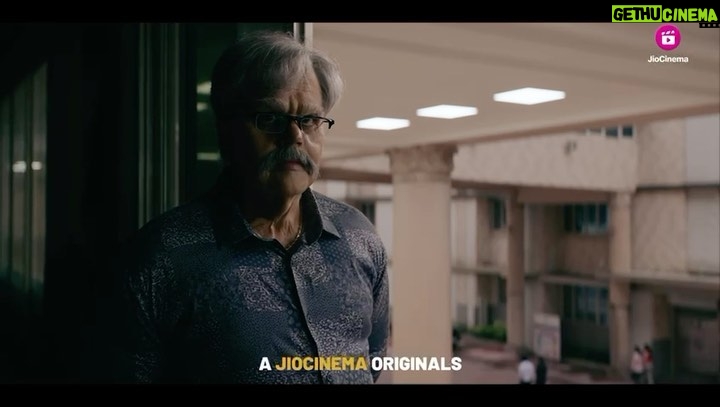 Maniesh Paul Instagram - Chehre anek, lekin intention sirf ek… are you ready to see his real face? 🎭 #RafuchakkarOnJioCinema streaming free, 15 June onwards. Produced by #JyotiDespande#KartkDNishandar #ArjunSingghBaran and Directed by #RitamSrivastav @manieshpaul @priyabapat @akshapardasany @officialjiostudios @jiocinema @gseamsak @shirin_sewani @officialsushantsingh @vikramkochhar @aakashdahiya002 @iambrij0808 @chahatvig @bhawsheel @lekhaprajapati @actortrupti @kuldeepsareen @pravinadeshpande @arjunsbaran @kartiknishandar @ritams18 @tejkarran @miiteshjethvva @himanichauhan @uditsangghvi @nitinzanwar #Rafuchakkar #JioCinema #JioStudios #GSEAMS #ArjunSingghBaran #KartkDNishandar #RafuchakkarOnJioCinema #JyotiDeshpande #ManieshPaul #PriyaBapat #AkshaPardasany #SushantSingh