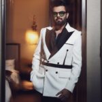 Maniesh Paul Instagram - Kithey vi pooch ley Wearing @bharat_reshma #mp #mood #mode #shoot