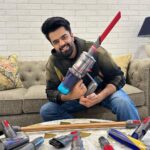 Maniesh Paul Instagram - Ho gayi safai… @dyson_india #DysonIndia#DysonHome#DysonV12#gifted