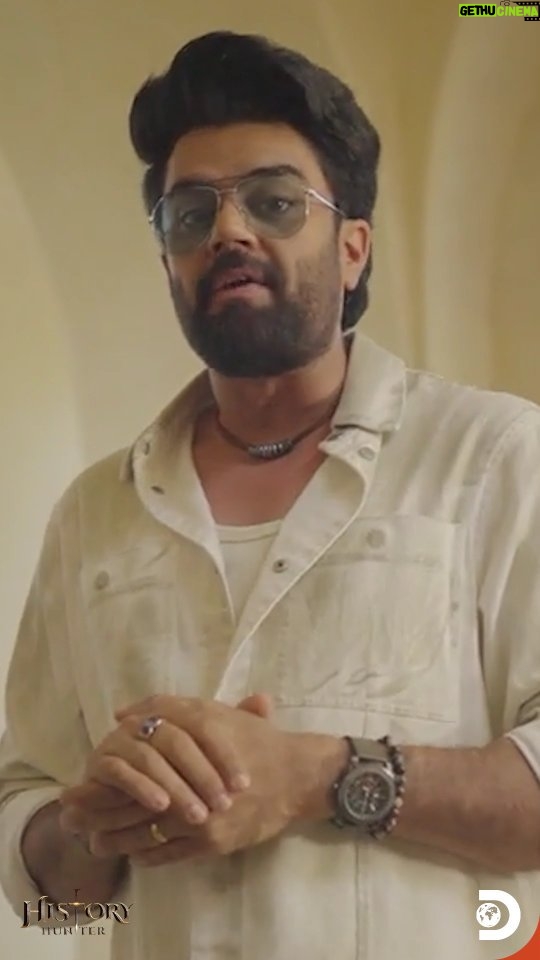 Maniesh Paul Instagram - Uncover the strategic architectural and acoustic framework that allowed sound to effortlessly travel from one end of the Golconda Fort to another. Watch Episode 7 of ‘History Hunter’, on Monday at 9 PM, only on DiscoveryChannelIndia and @discoveryplusin Co powered by @mgmotorin | @phonepe | Harpic Associate Sponsors @flipkart | Lotte Choco Pie | LG OLED OEV #DiscoveryChannelIn #DiscoveryPlusIn #ManishPaul #HistoryHunter #IndianHistory #India #History #IncredibleIndia #GolkondaFort