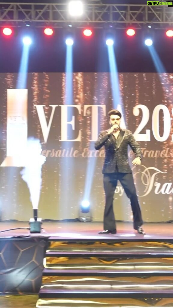 Maniesh Paul Instagram - What a nite this was!!! This show has become like my own show!! Thanks VETA AWARDS for having me over once again(the 4th time in a row)to host! @harpzkaurofficial @shamitashetty_official @sunnyleone @rhea_chakraborty @varun84 #mp #show #awarda #travel