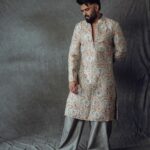 Maniesh Paul Instagram - Jatt kadd deinda vatt!! #mp #mood #mode #vatt Wearing @bharat_reshma Shoes @faccefeliciofficial Shot @montypanesarphotography
