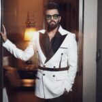 Maniesh Paul Instagram - Kithey vi pooch ley Wearing @bharat_reshma #mp #mood #mode #shoot