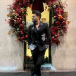 Maniesh Paul Instagram - And I can feel it….my favourite time of the year is here…. #mp #christmas #mood #holidays #feel #life #gratitude