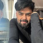 Maniesh Paul Instagram - Smile it away! Feel the gratitude ❤️ Did you look up and give him a smile today?thanked him? #mp #gratitude #life #blessed