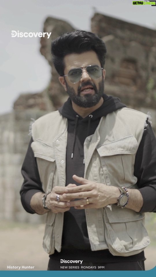 Maniesh Paul Instagram - Ever imagined the white expanse of Lakhpat, in Gujarat, as a vibrant trading & rice hub? If you haven't, get ready to know the untold story of Lakhpat & how this bustling town changed into a white desert! Watch Episode 5 of 'History Hunter', Monday at 9 PM only on Discovery Channel India & discoveryplusin Co powered by @mgmotorin | @phonepe | Harpic Associate Sponsors @flipkart | Lotte Choco Pie | LG OLED OEV #DiscoveryChannelIn #DiscoveryPlusIn #ManishPaul #HistoryHunter #IndianHistory #India #History #IncredibleIndia #Mahabalipuram