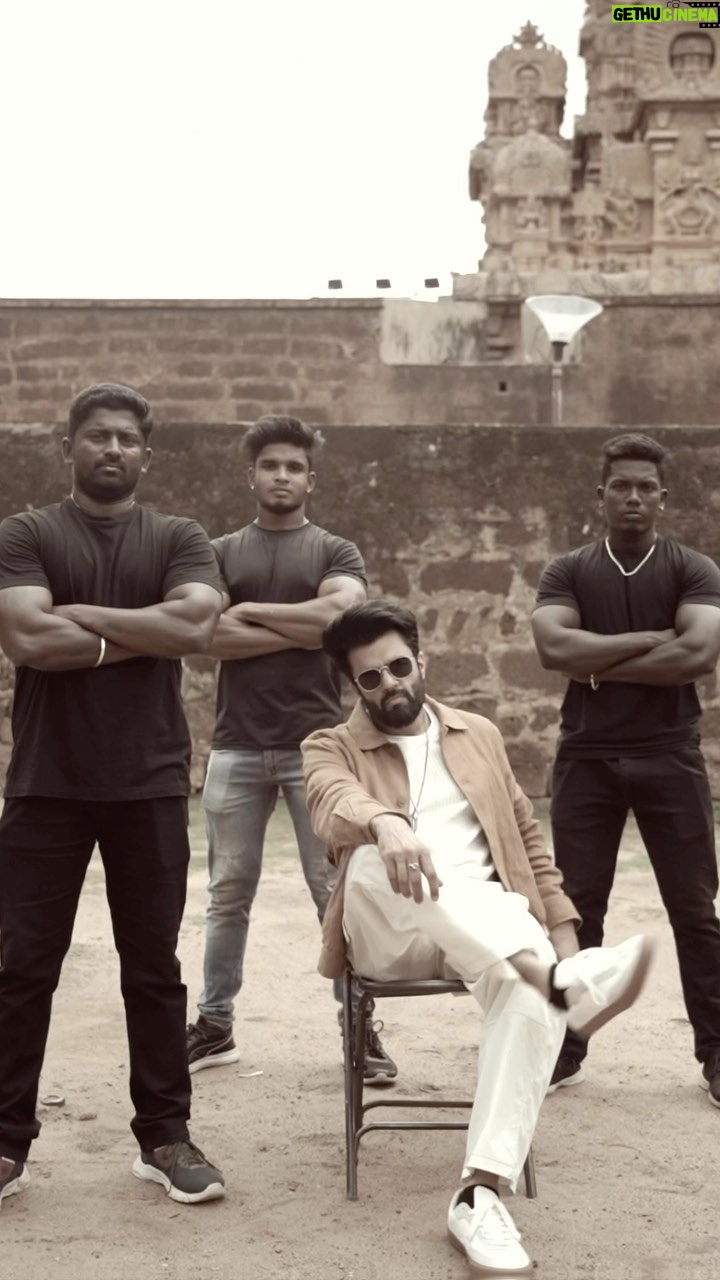 Maniesh Paul Instagram - And thats how we do it!! Thanks for all the love !!! So much to explore in our county! Proud indian 🫡 Watch History hunter!! On @discoverychannelin Mondays 9pm #mp #show #love