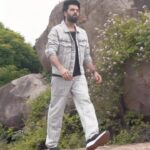 Maniesh Paul Instagram - Superfun shooting for HISTORY HUNTER my new show on @discoverychannelin ….thank you all for a great response to the episodes!!! New episode out on Monday 9pm… #mp #show #discovery #knowledge #history#